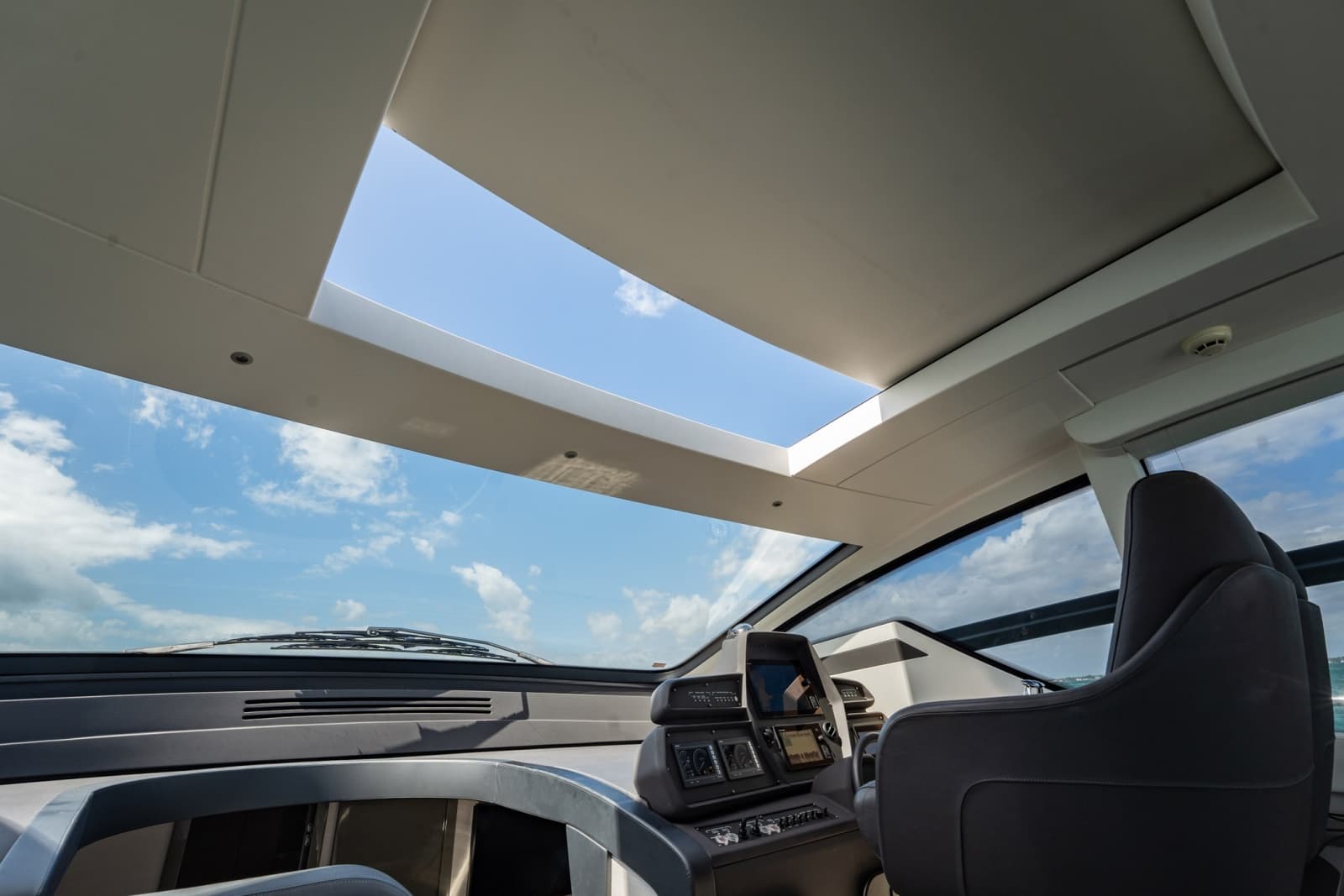 2020 Pershing 62 - Photo 30