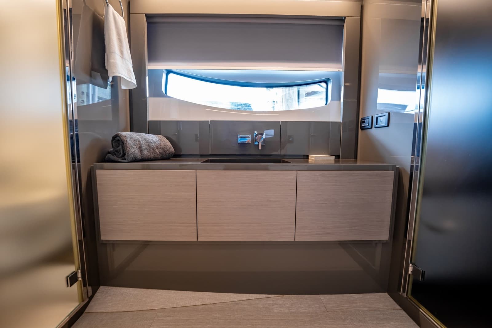 2020 Pershing 62 - Photo 13