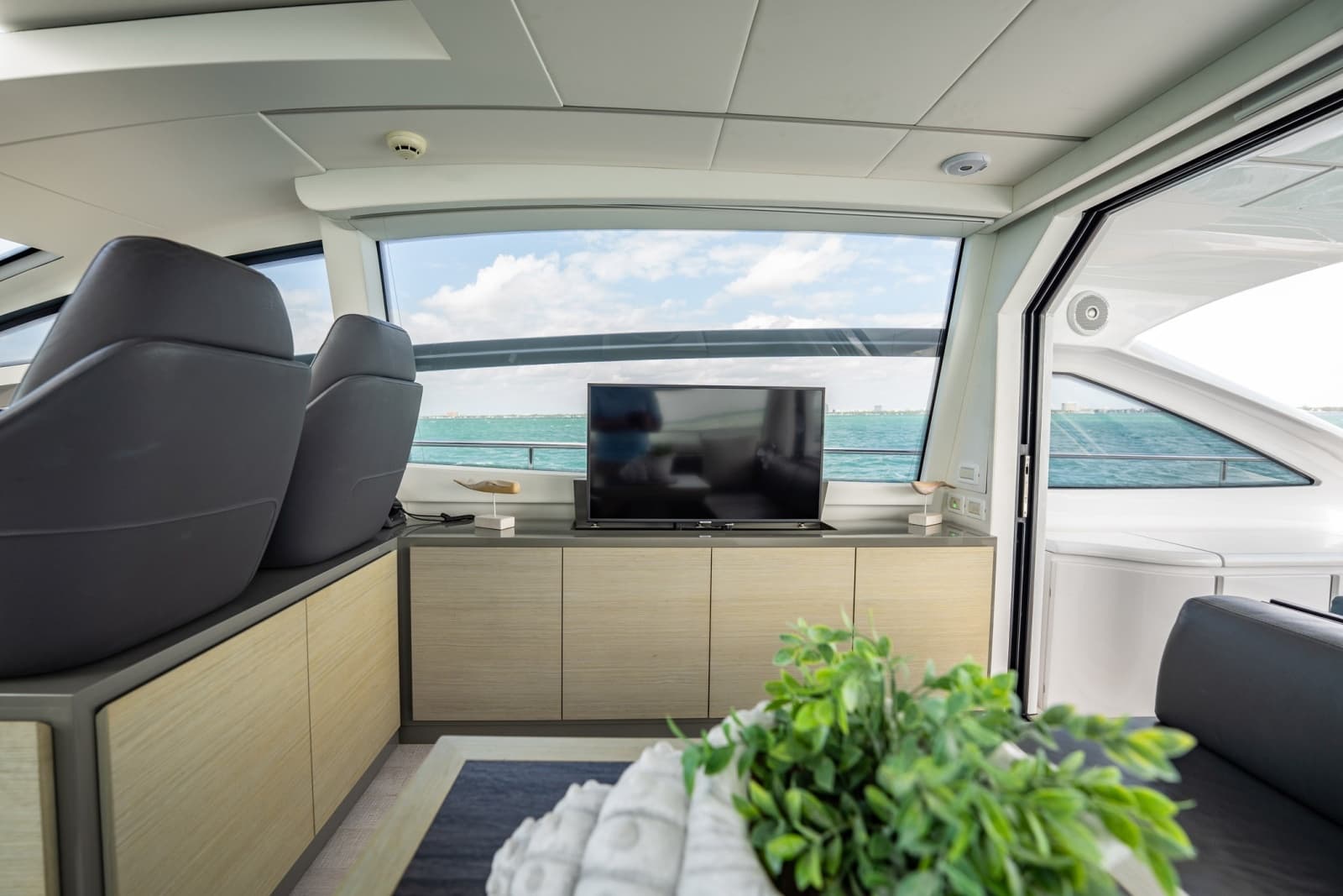 2020 Pershing 62 - Photo 25