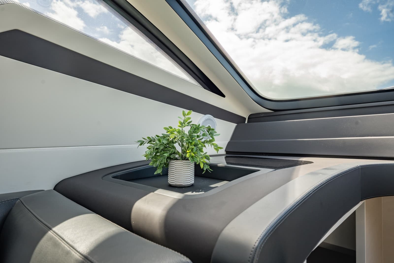 2020 Pershing 62 - Photo 31