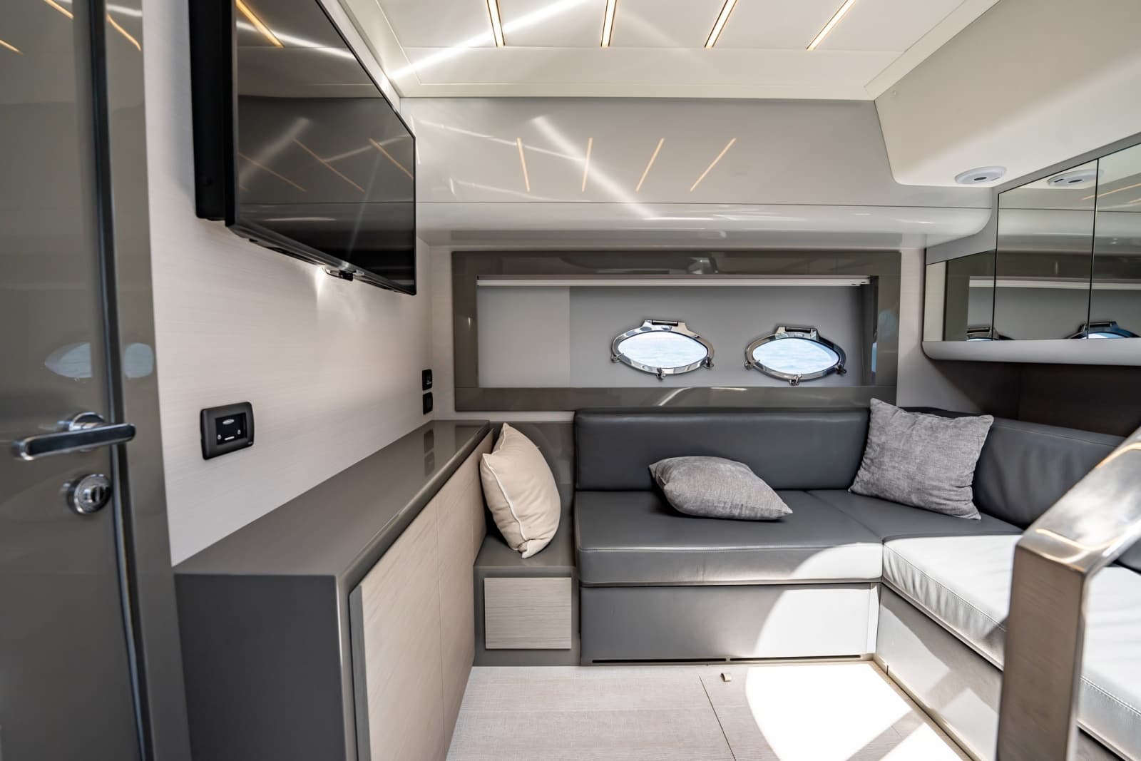 2020 Pershing 62 - Photo 16