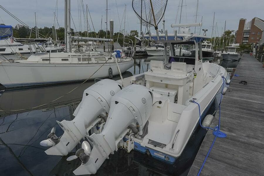 2015 Everglades 295 Center Console