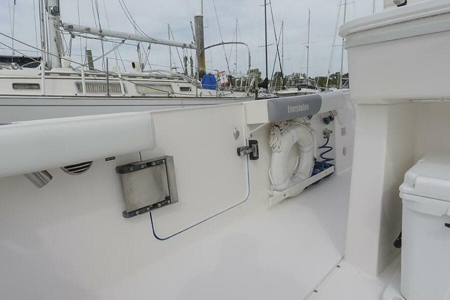 2015 Everglades 295 Center Console
