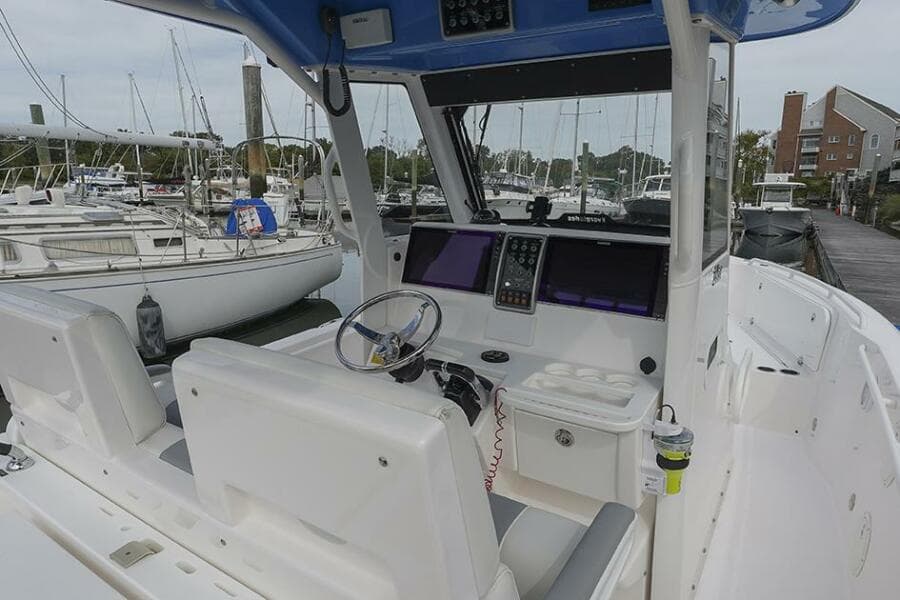 2015 Everglades 295 Center Console