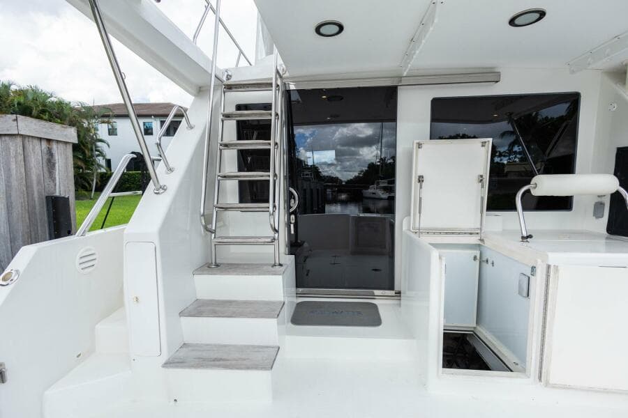 2005 Ocean Alexander Raised Pilothouse Flybridge Sedan