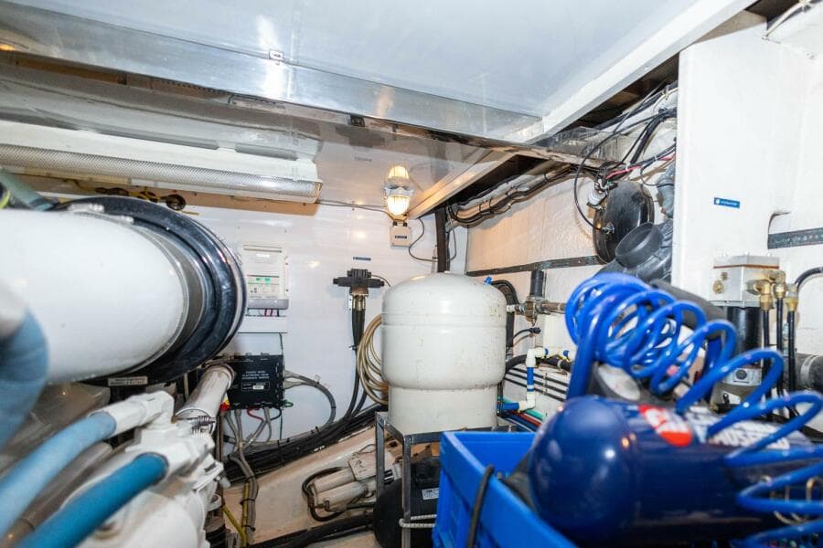 2005 Ocean Alexander Raised Pilothouse Flybridge Sedan