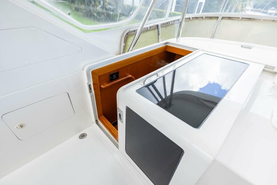 2005 Ocean Alexander Raised Pilothouse Flybridge Sedan