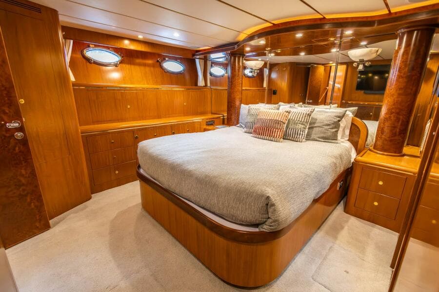 2005 Ocean Alexander Raised Pilothouse Flybridge Sedan