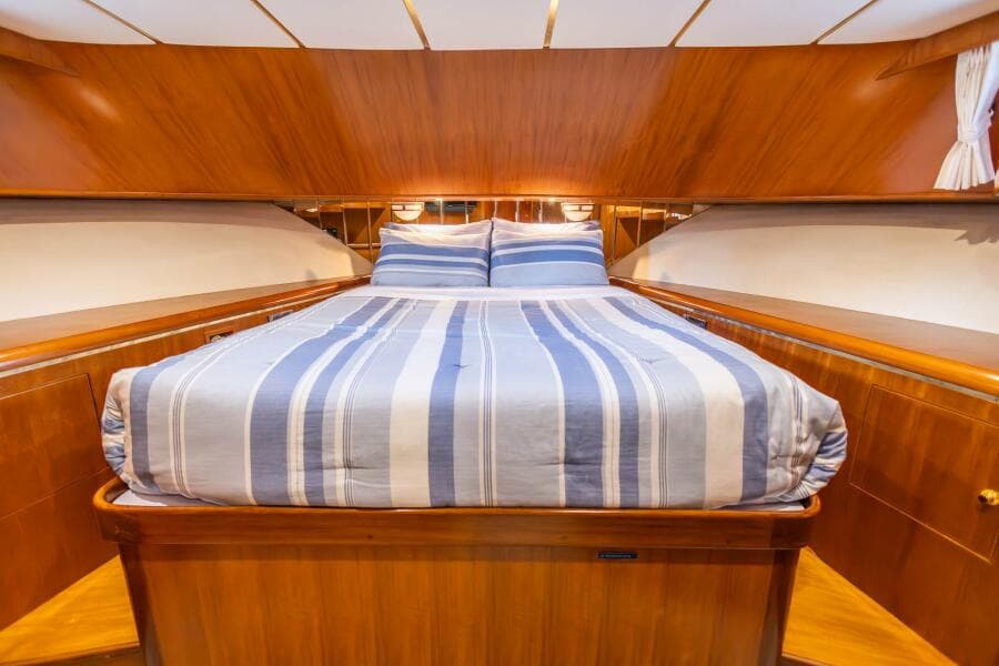 2005 Ocean Alexander Raised Pilothouse Flybridge Sedan