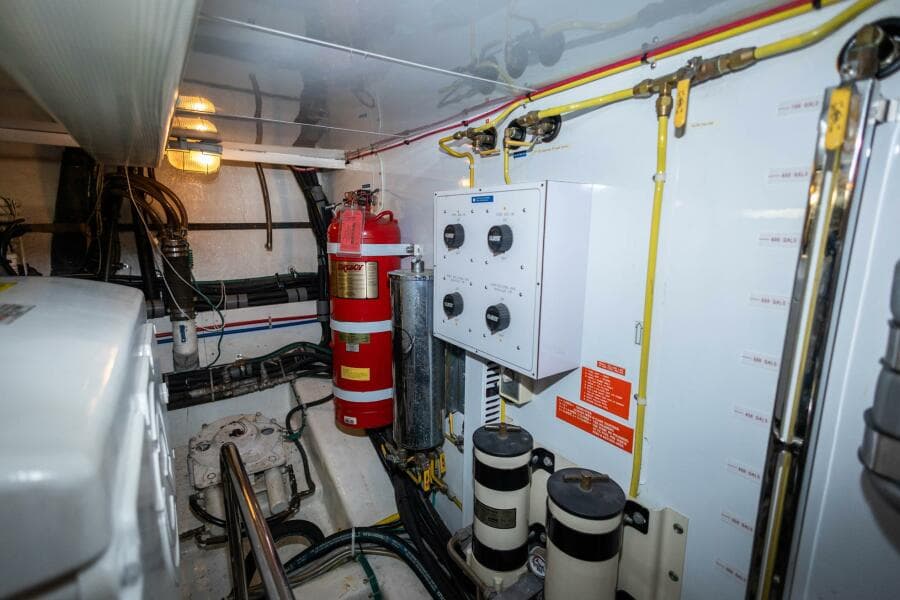 2005 Ocean Alexander Raised Pilothouse Flybridge Sedan