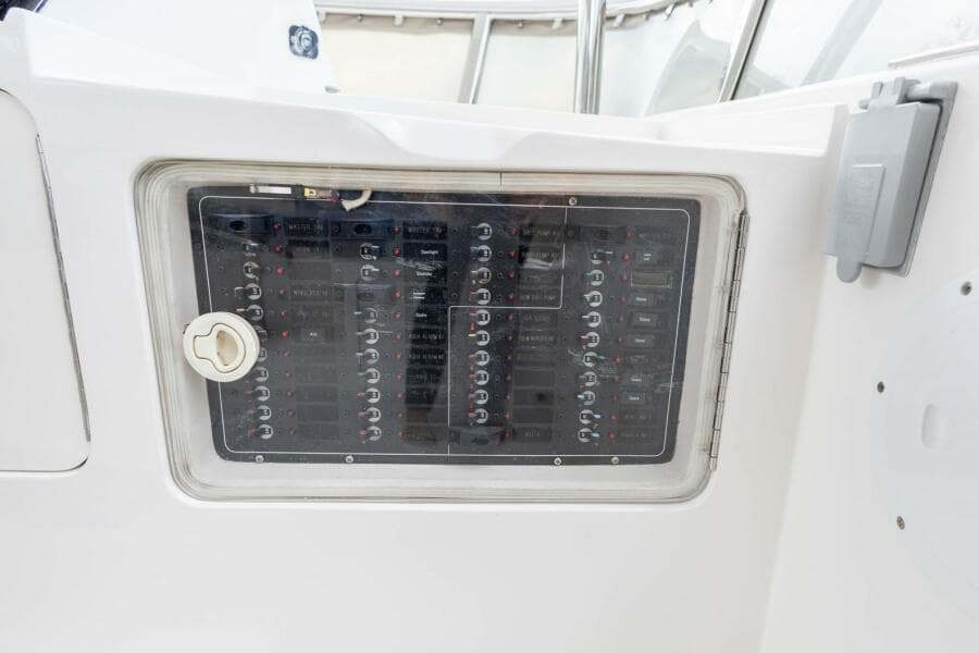 2005 Ocean Alexander Raised Pilothouse Flybridge Sedan