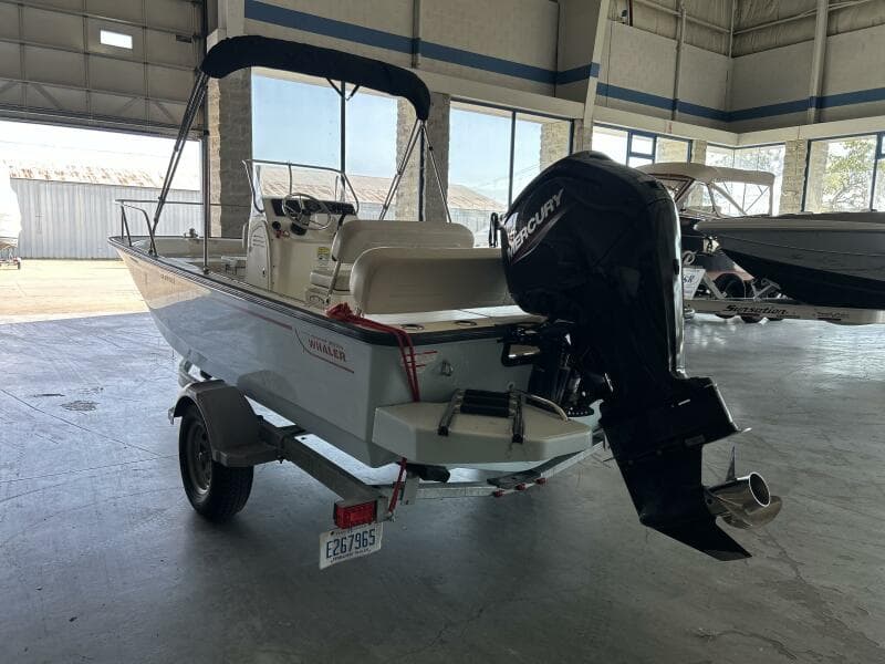 2020 Boston Whaler 