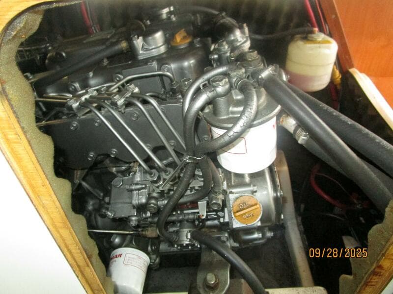 38' Beneteau auxiliary access2