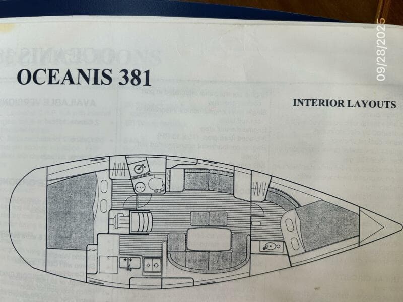 38' Beneteau layout