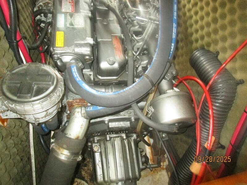 38' Beneteau auxiliary access2