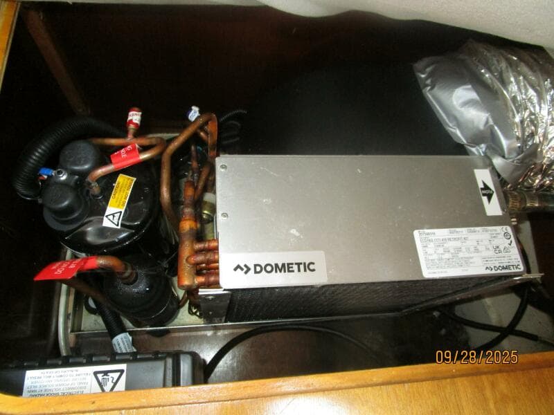 38' Beneteau air conditioning system