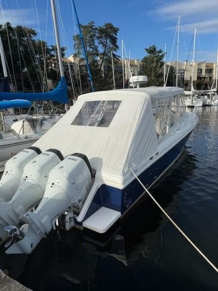 2000 Intrepid 356 Cuddy