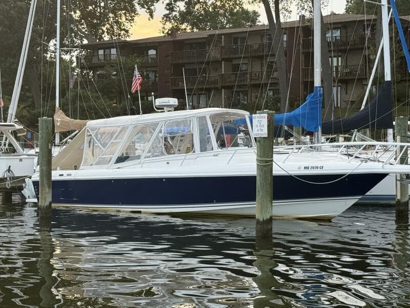 2000 Intrepid 356 Cuddy