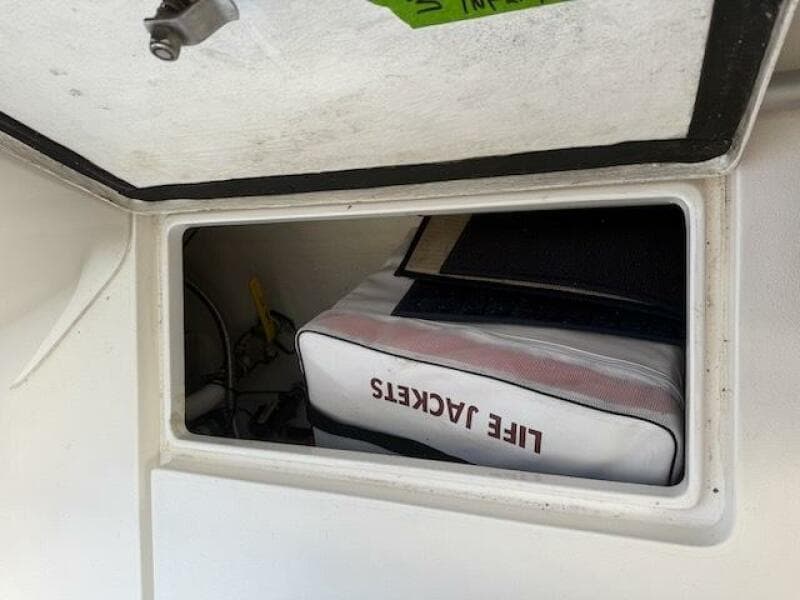 2000 Intrepid 356 Cuddy