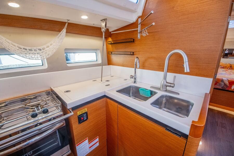 2022 Jeanneau Sun Odyssey 440