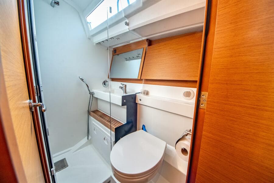 2022 Jeanneau Sun Odyssey 440