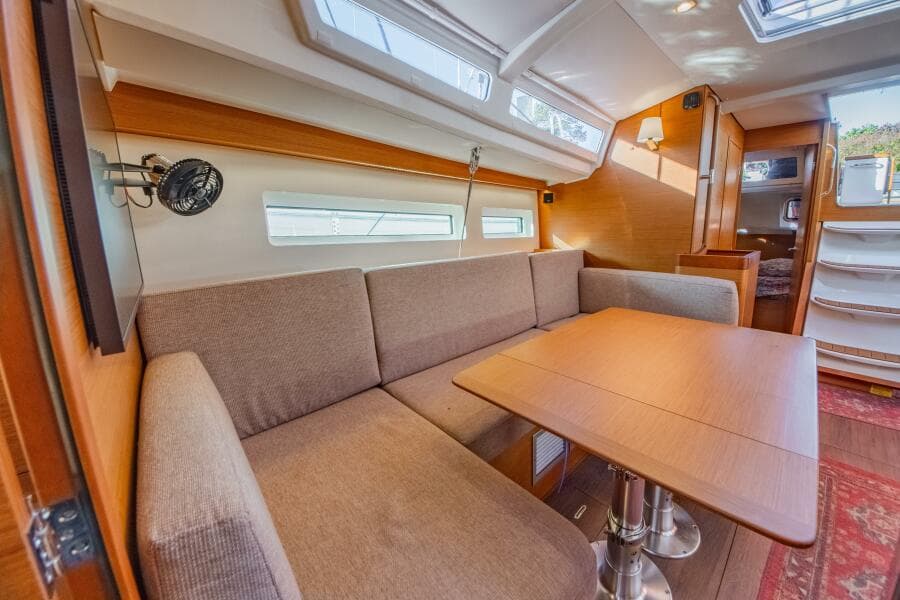 2022 Jeanneau Sun Odyssey 440