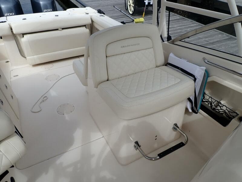 2021 Grady-White 275