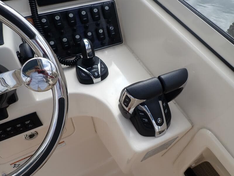 2021 Grady-White 275