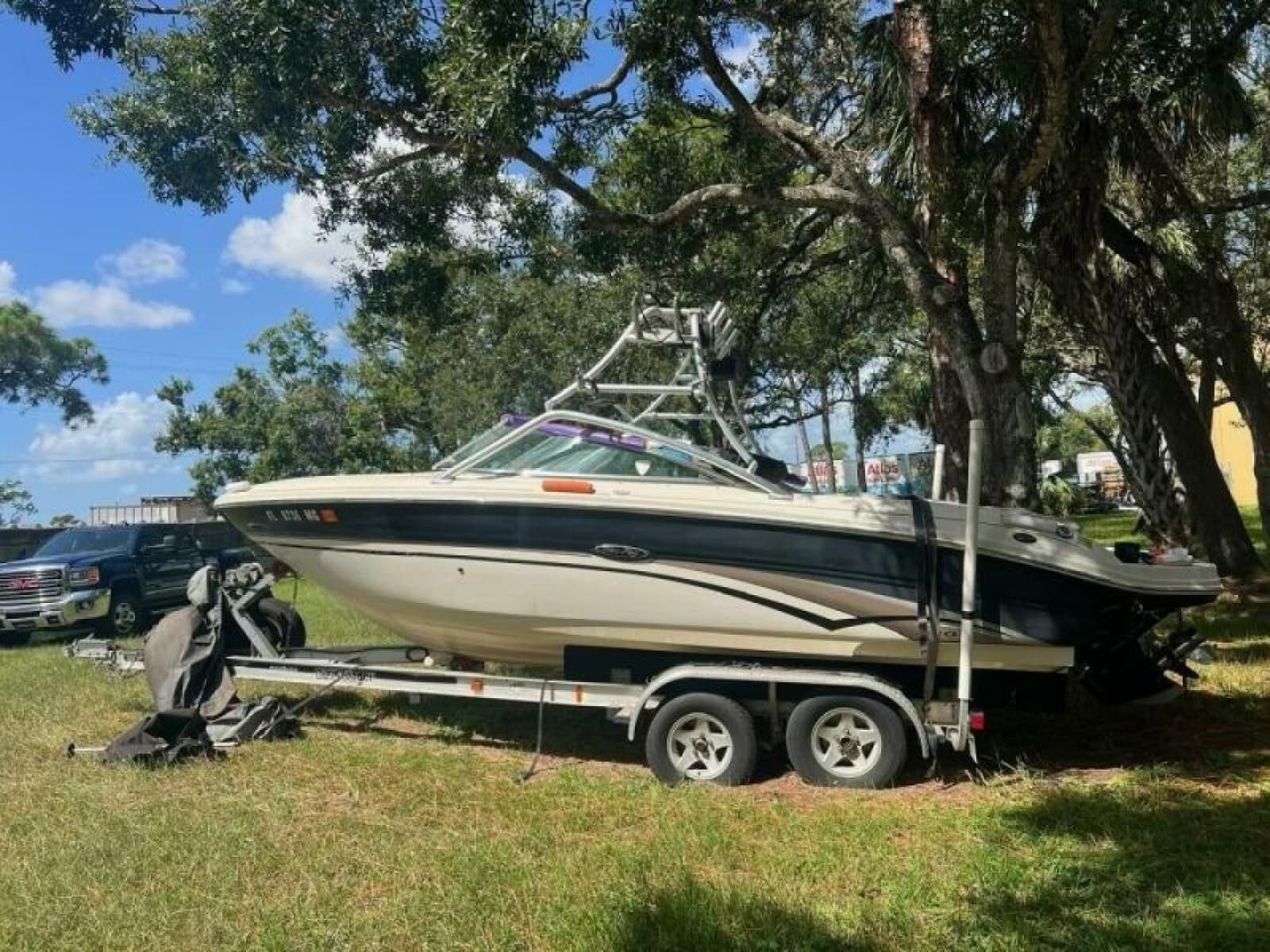 2003 Sea Ray 220 Bow Rider - Photo 2
