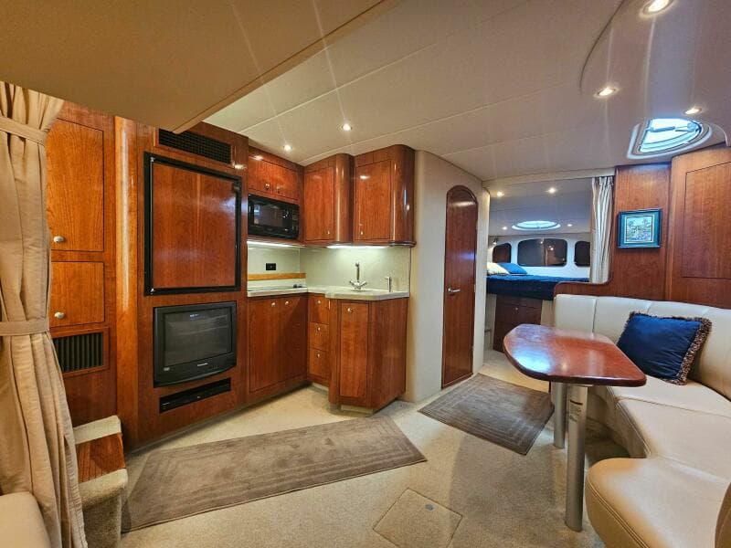 2004 Cruisers Yachts 370 Express