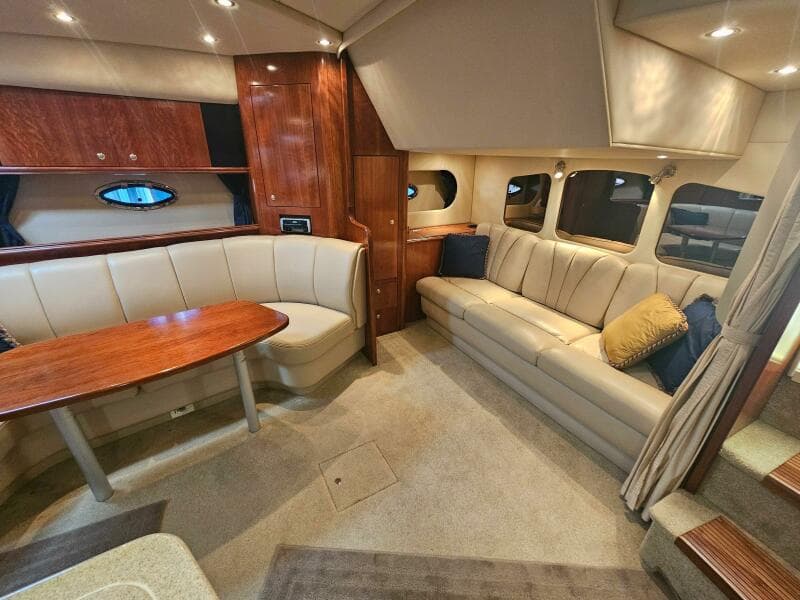 2004 Cruisers Yachts 370 Express