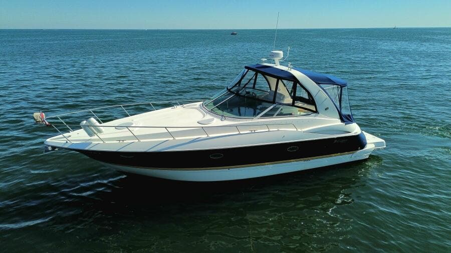 2004 Cruisers Yachts 370 Express