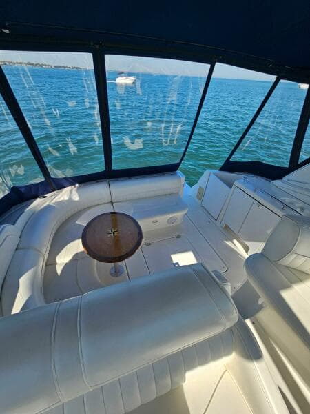 2004 Cruisers Yachts 370 Express