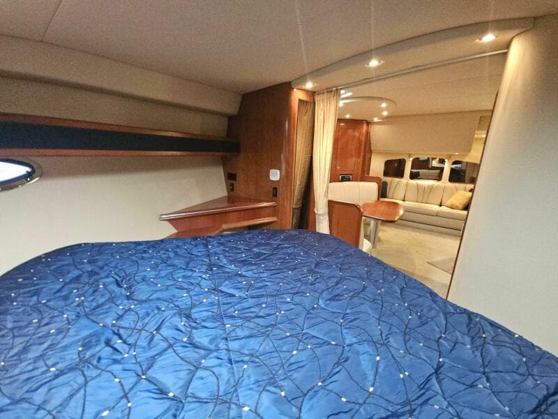 2004 Cruisers Yachts 370 Express