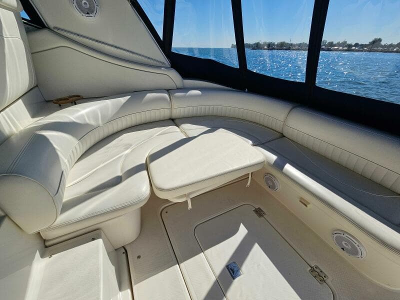 2004 Cruisers Yachts 370 Express