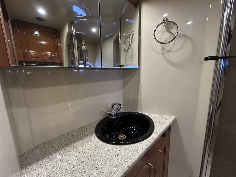 2003 Cruisers Yachts 540 Express