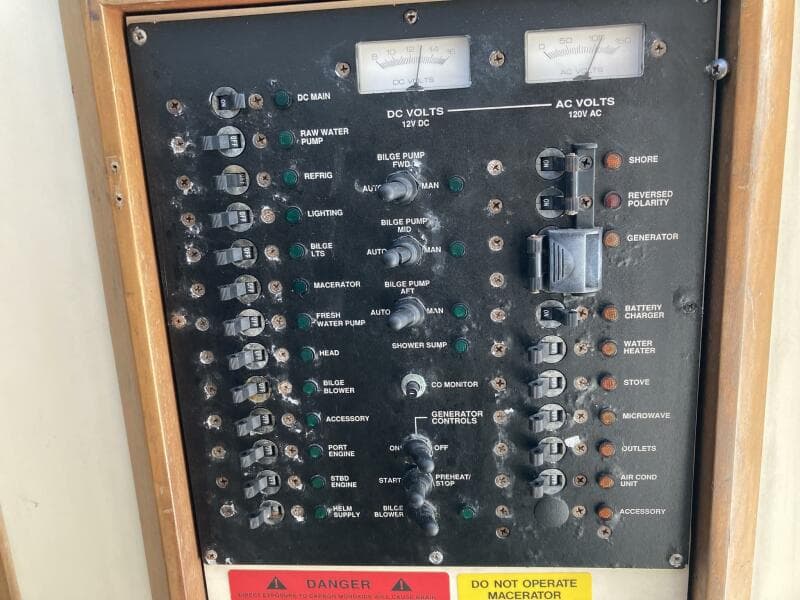 2006 Luhrs 280 Express Open