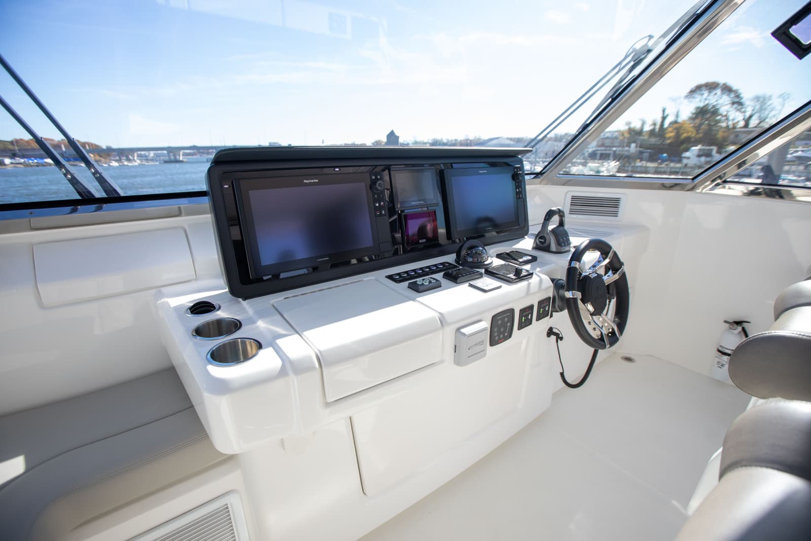 2023 Aquila 54 Yacht