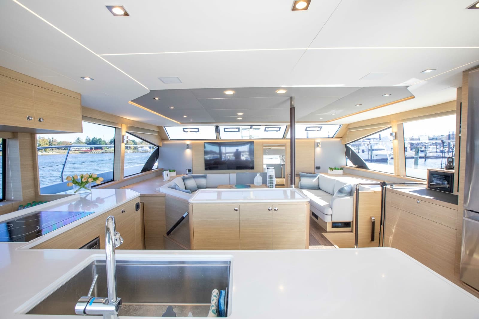 2023 Aquila 54 Yacht