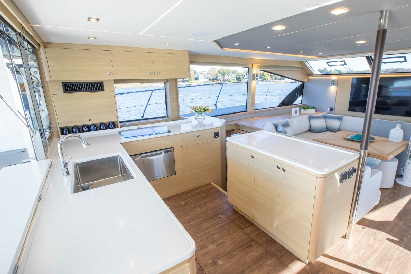 2023 Aquila 54 Yacht