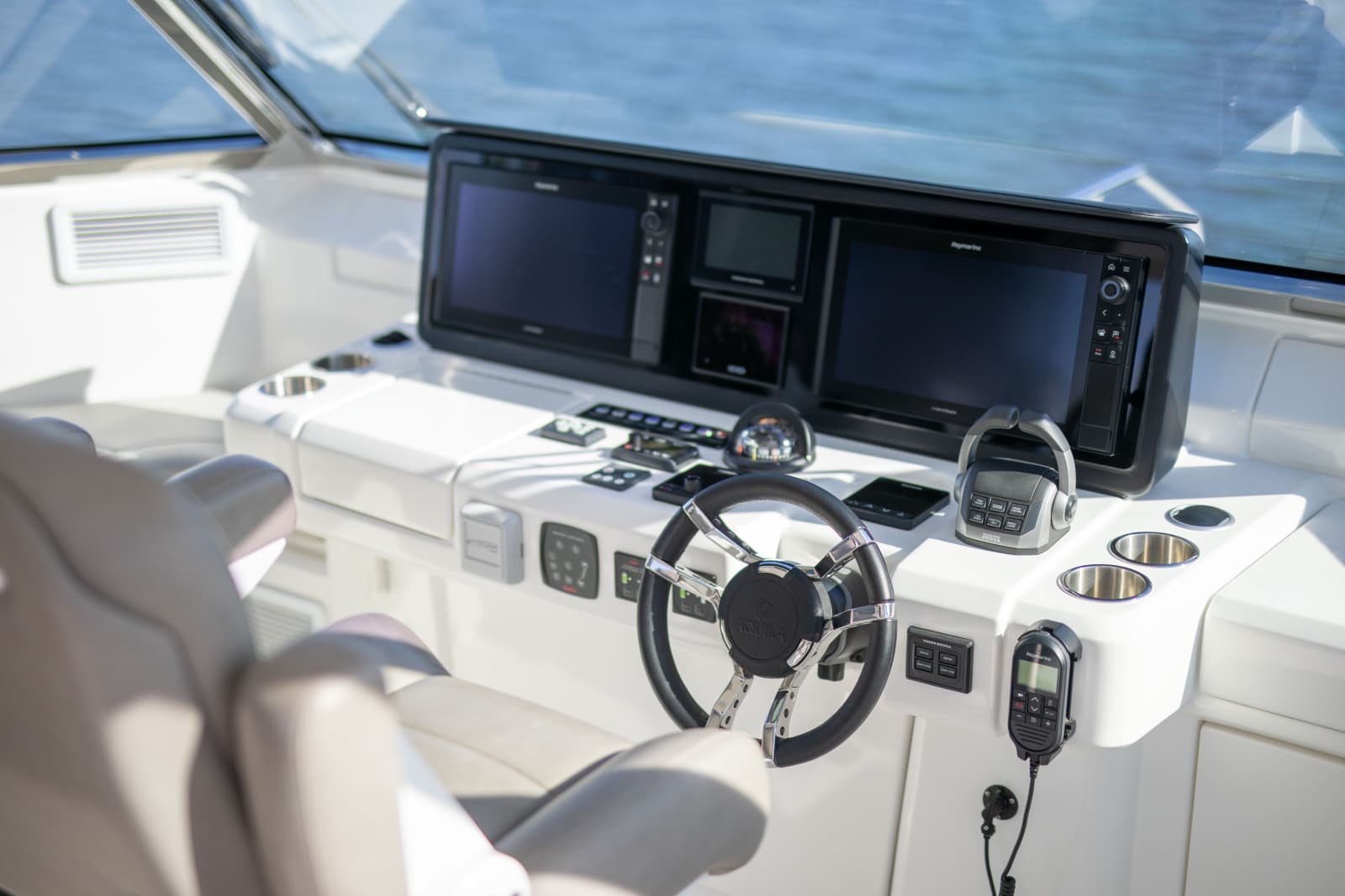 2023 Aquila 54 Yacht