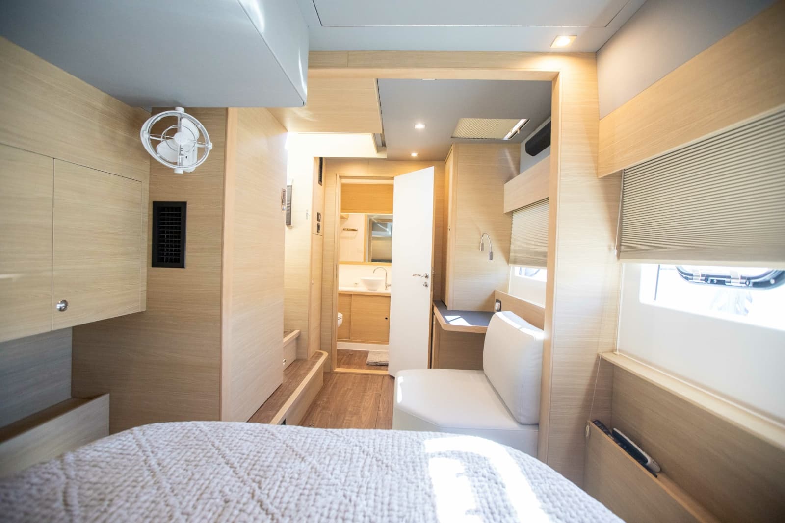 2023 Aquila 54 Yacht