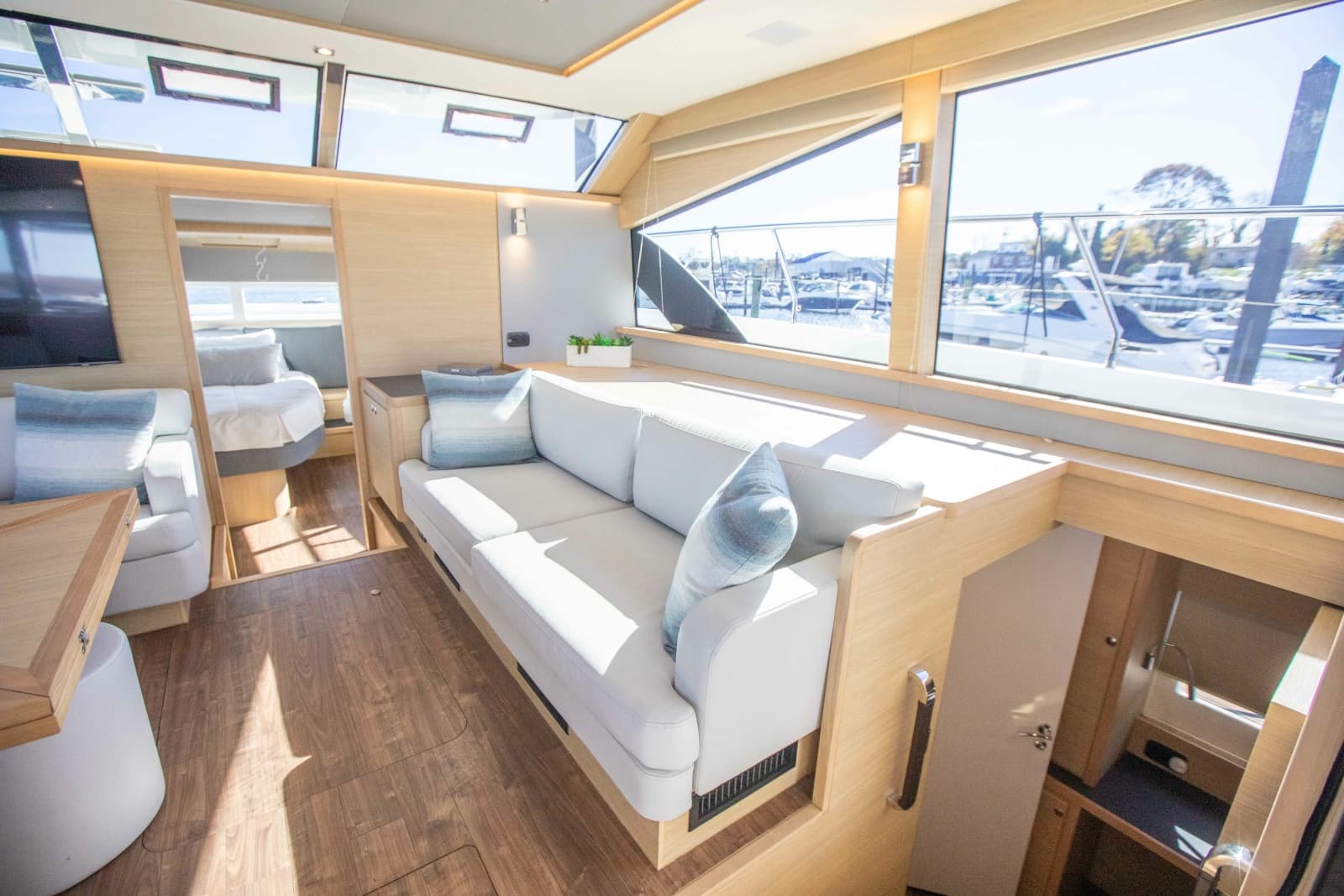 2023 Aquila 54 Yacht