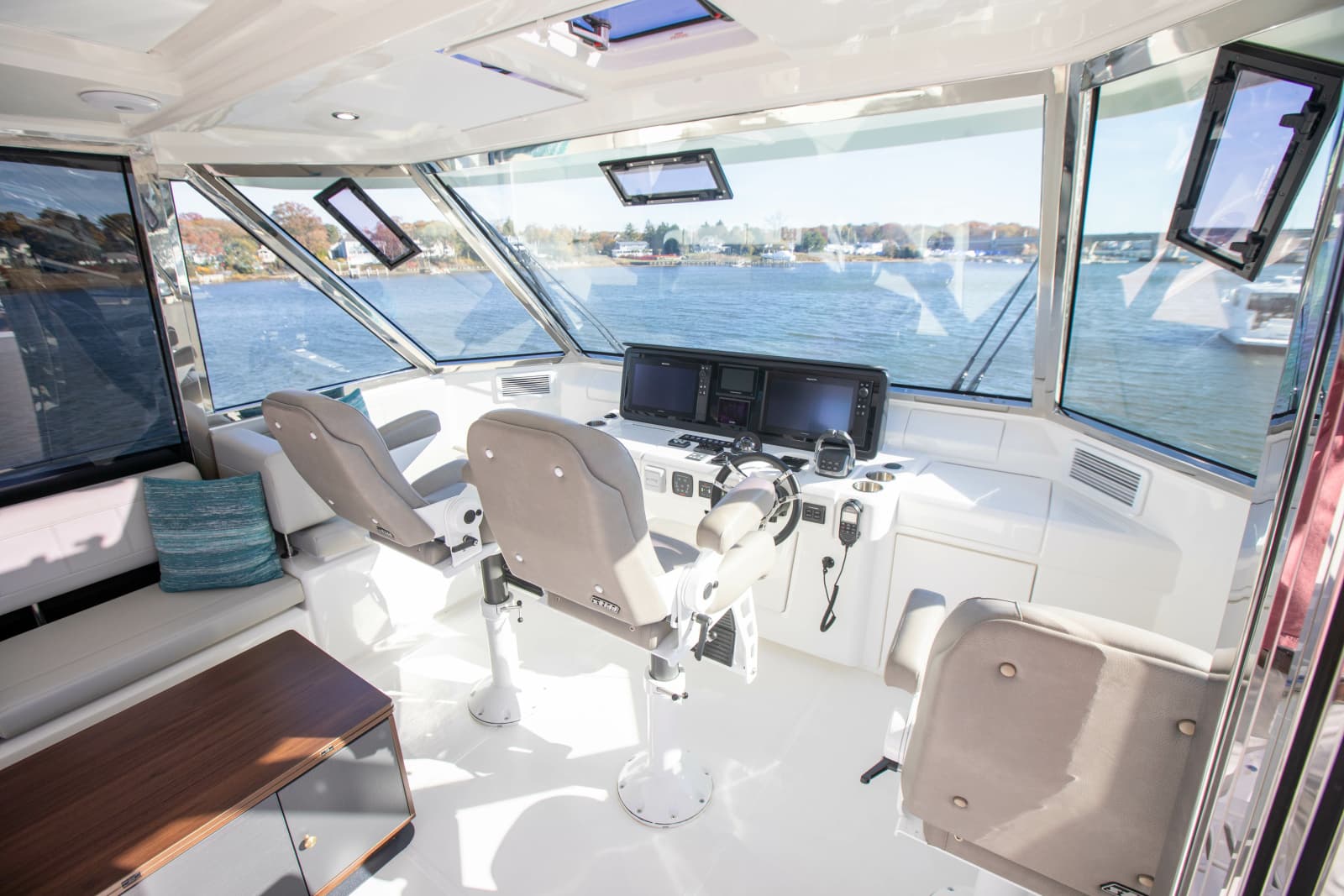 2023 Aquila 54 Yacht