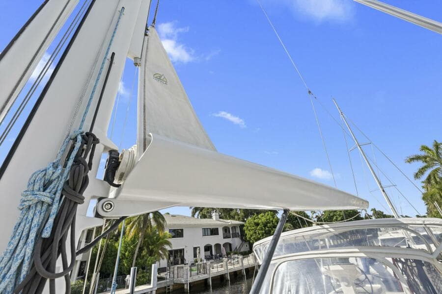 2013 Hylas 63 - Photo 27