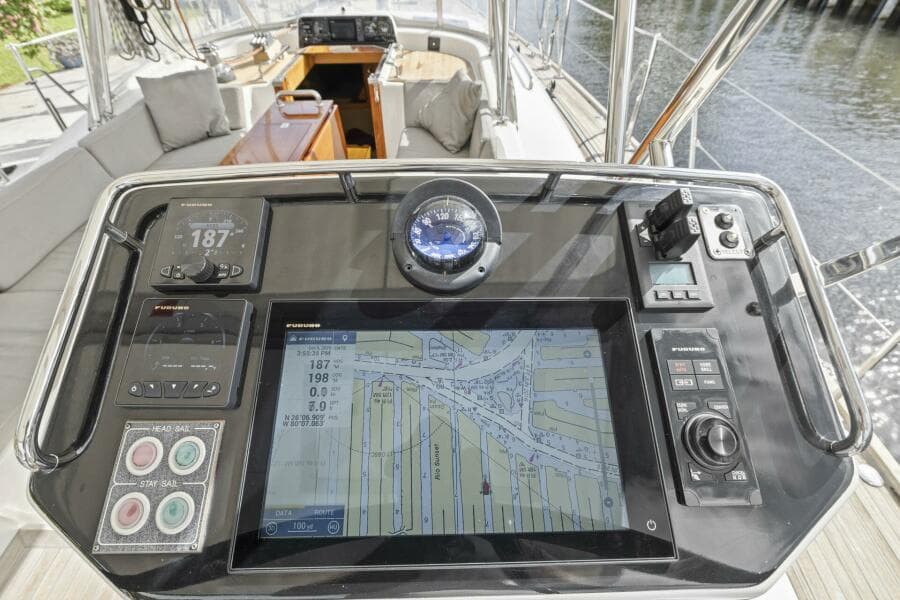 2013 Hylas 63 - Photo 33