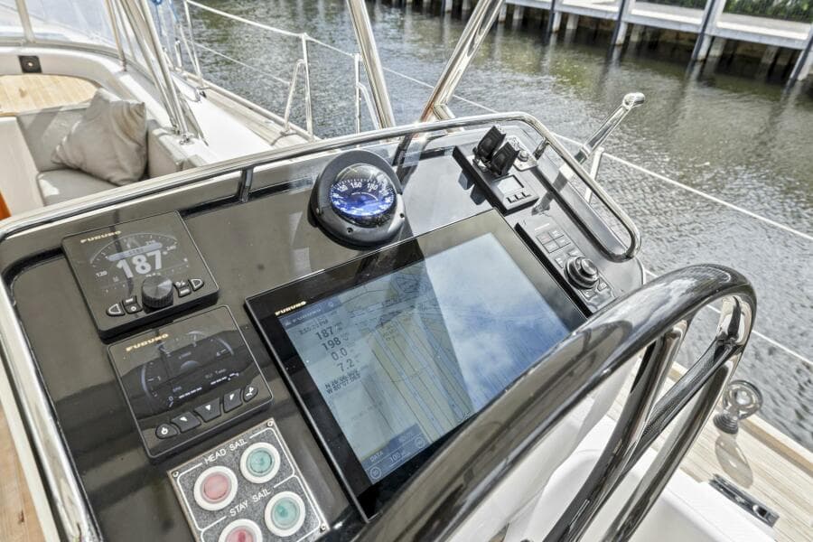 2013 Hylas 63 - Photo 31