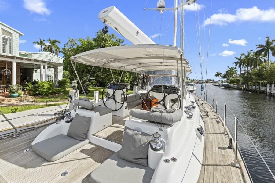 2013 Hylas 63 - Photo 28