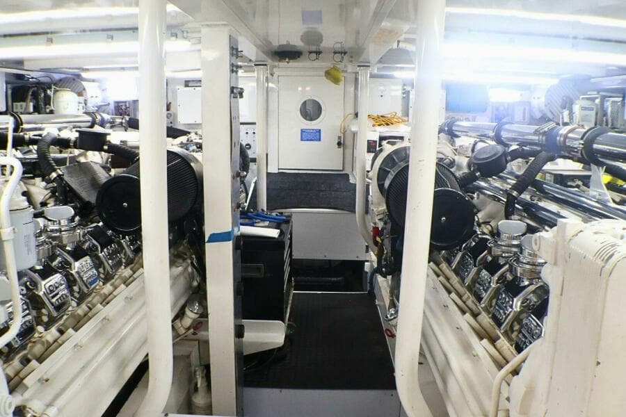 2001 Donzi 73' Sport Fish  Engine Room (10)