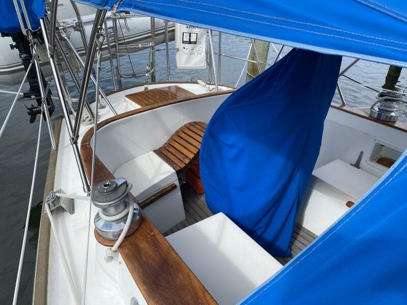 1987 Dickerson 37 aft cockpit